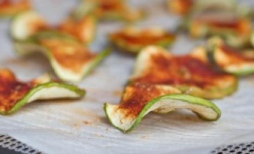 Можно ли добавлять соус или приправы к чипсам из яблок. Яблочные чипсы со специями