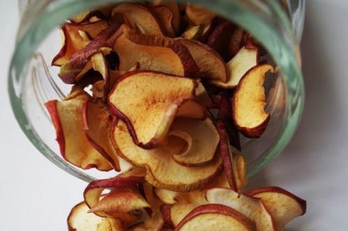 Какие условия нужно создать для успешного сушки яблок на солнце. На солнце и в духовке. Как правильно сушить яблоки