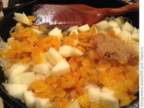 Какие соусы можно использовать для придания вкуса цукатам из яблок. Соус из кураги с яблоками