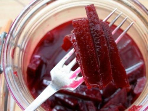 Маринованная свекла с чесноком. Маринованная свекла в банках — очень вкусный рецепт на зиму