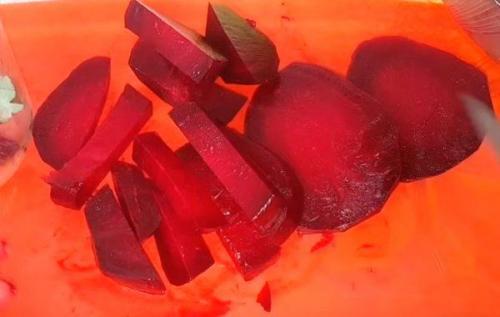 Сырая маринованная свекла на зиму. Как сделать очень вкусную маринованную свеклу на зиму — простой и правильный рецепт