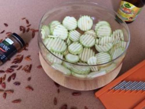 Кабачки в дегидраторе. Домашние кабачковые чипсы