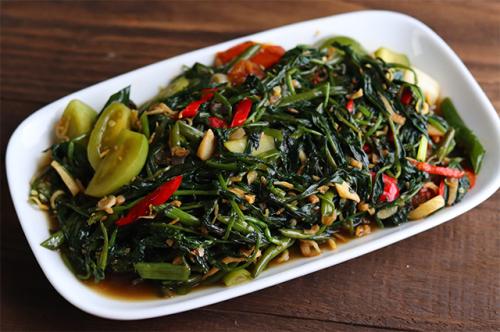 Можно ли использовать чесноковую настойку в салатах. Как грибы, только лучше. 7 дачных рецептов из чесночных стрелок