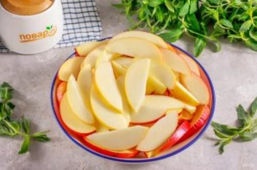 Как сделать вяленые яблоки в домашних условиях в духовке. Сушеные яблоки в духовке