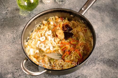 Капуста с мочеными яблоками. Тушеная капуста с мочеными яблоками 05