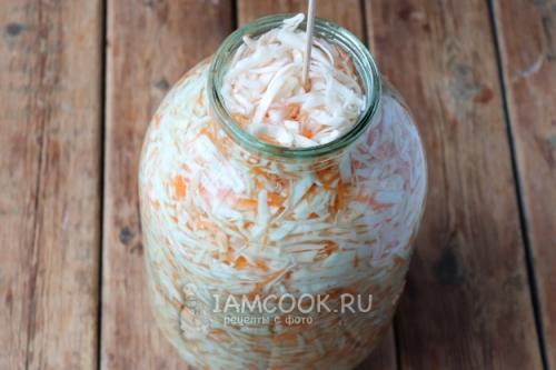 Очень вкусная квашеная капуста на зиму. Ингредиенты для «Самая простая и вкусная квашеная капуста»: 15