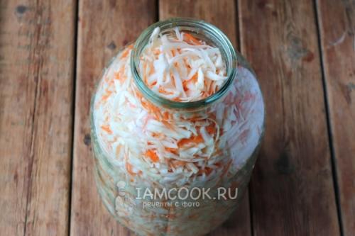 Очень вкусная квашеная капуста на зиму. Ингредиенты для «Самая простая и вкусная квашеная капуста»: 14