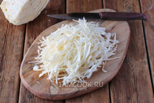 Очень вкусная квашеная капуста на зиму. Ингредиенты для «Самая простая и вкусная квашеная капуста»: 12