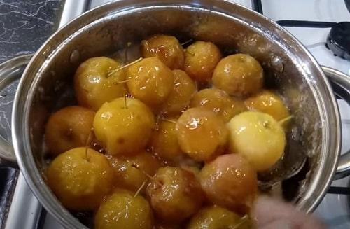 Что приготовить из ранеток. Варенье из ранеток на зиму — простые рецепты целиком и дольками