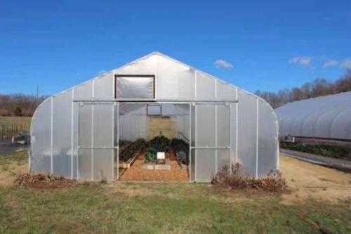 Автоматический полив для теплицы. Устройства систем полива теплиц и их виды 02