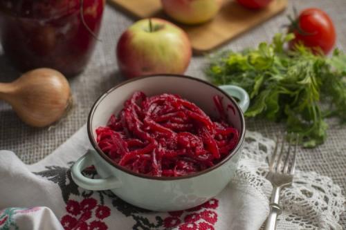 Какие рецепты можно приготовить из моркови и свеклы, которые убраны на зиму. 15 салатов из свеклы на зиму, которые всегда получаются вкусными