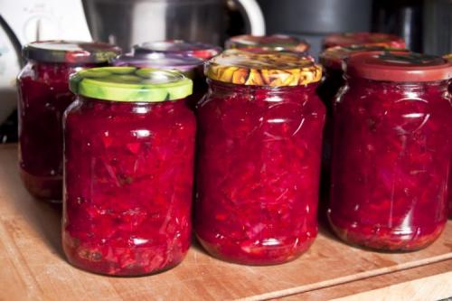 Какие рецепты можно приготовить из моркови и свеклы, которые убраны на зиму. 15 салатов из свеклы на зиму, которые всегда получаются вкусными