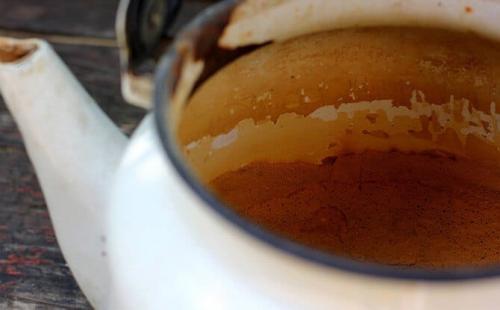 Как очистить чайник от толстого слоя накипи. Как легко и быстро очистить чайник от накипи подручными средствами