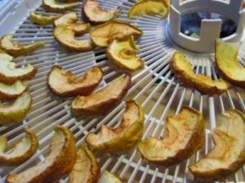 Можно ли сушить фрукты без духовки, и как это сделать. Способы