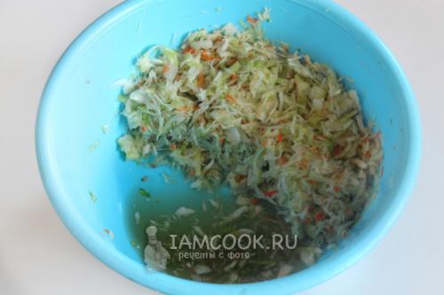 Необычный сочетанием: как приготовить квашеные яблоки с капустой 04