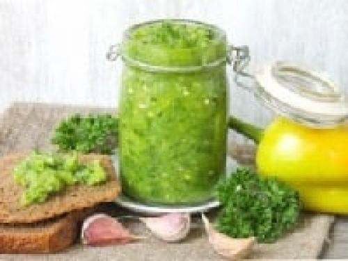 Аджика из петрушки на зиму — лучшие рецепты без варки