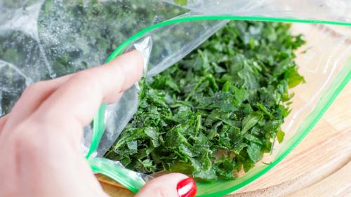 Салат из петрушки на зиму. Лучшие рекомендации, как заготовить петрушку на зиму и сохранить аромат