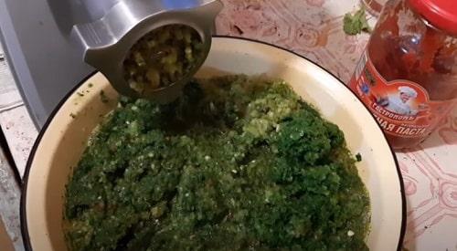 Аджика из петрушки на зиму — лучшие рецепты без варки