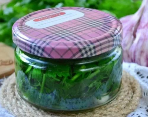 Как заморозить петрушку на зиму. Все этапы: как подготовить зелень для закладки в морозилку? 07