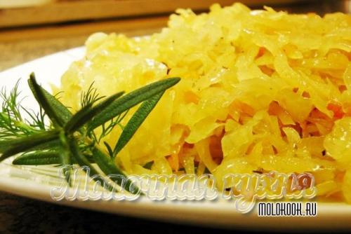 С какими приправами можно сочетать щи из красной капусты для улучшения вкуса.