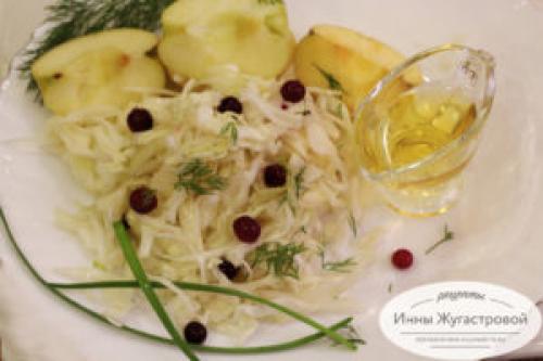 Можно ли приготовить квашеную капусту с яблоком и клюквой для веганов и вегетарианцев. Квашеная капуста с яблоками и клюквой в рассоле, рецепт на 3-х литровую банку