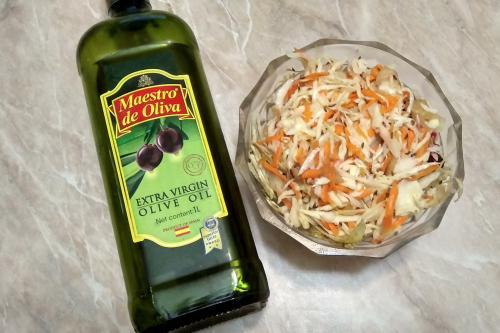 Квашеная капуста с яблоком и клюквой. Капуста, проквашенная с яблоком, тмином и клюквой. Люблю этот рецепт за невероятный вкус