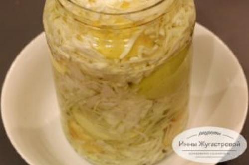Можно ли приготовить квашеную капусту с яблоком и клюквой для веганов и вегетарианцев. Квашеная капуста с яблоками и клюквой в рассоле, рецепт на 3-х литровую банку