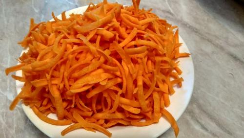 Квашеная капуста с яблоком и клюквой. Капуста, проквашенная с яблоком, тмином и клюквой. Люблю этот рецепт за невероятный вкус