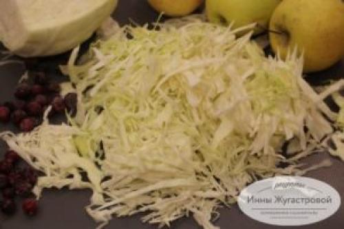 Можно ли приготовить квашеную капусту с яблоком и клюквой для веганов и вегетарианцев. Квашеная капуста с яблоками и клюквой в рассоле, рецепт на 3-х литровую банку
