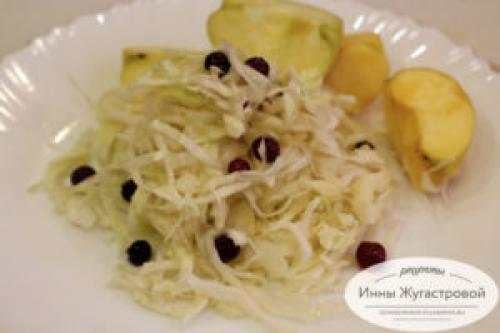 Можно ли приготовить квашеную капусту с яблоком и клюквой для веганов и вегетарианцев. Квашеная капуста с яблоками и клюквой в рассоле, рецепт на 3-х литровую банку