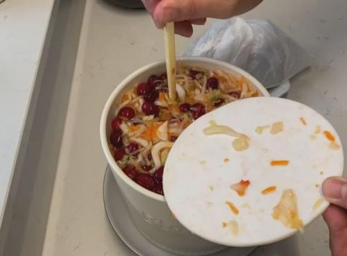 Необычное сочетание вкусов: как приготовить квашеную капусту с яблоком и клюквой 15