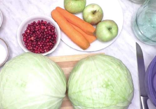 Необычное сочетание вкусов: как приготовить квашеную капусту с яблоком и клюквой 19