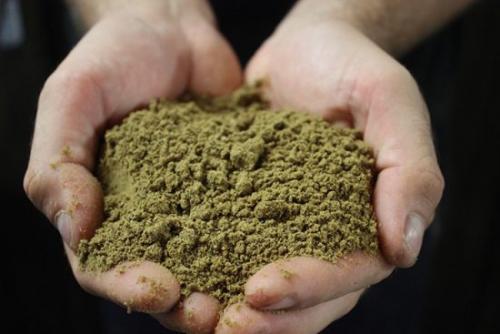 В чем особенности использования рыбной муки по сравнению с другими удобрениями. Применение рыбной муки в качестве подкормки для растений