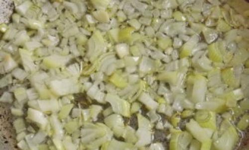 Как сочетать замороженную капусту с другими овощами и мясом в блюдах. Тушеная капуста с мясом на сковороде