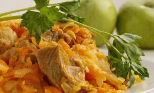 Как сочетать замороженную капусту с другими овощами и мясом в блюдах. Тушеная капуста с мясом на сковороде