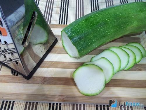 Как приготовить вкусные и хрустящие чипсы из кабачков в духовке 11 Как приготовить вкусные и хрустящие чипсы из кабачков в духовке 11