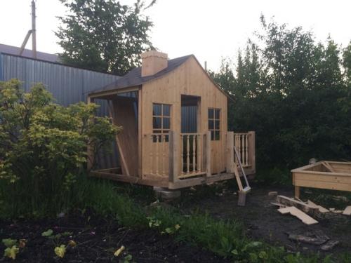 Процесс постройки детского игрового домика. 03