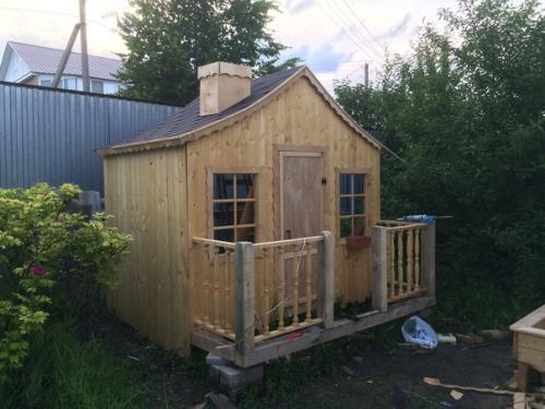 Процесс постройки детского игрового домика. 05