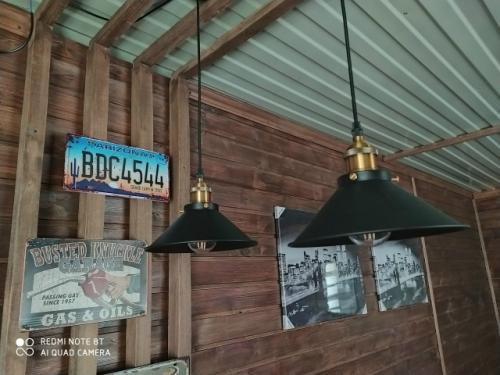 Построил дачный дом своими руками, только крышу строили нанятые рабочие. 02