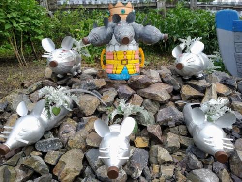 Мышиный король со своим войском мою дачу оберегает. 02