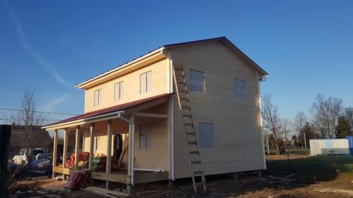 Мы продолжаем строительство каркасного загородного дома 9*9 м. с перекрёстным утеплением 200 мм. 02