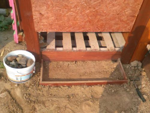 Делюсь своей работой: построила вот такие два летних душа. 01