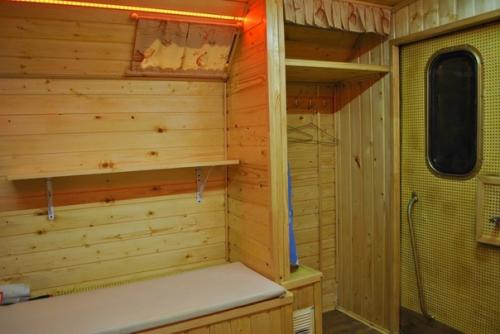 А у нас баня на колёсах: хотим к реке едем, хотим к озеру попариться. 07