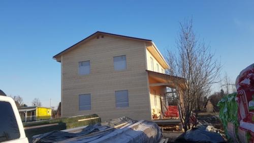 Мы продолжаем строительство каркасного загородного дома 9*9 м. с перекрёстным утеплением 200 мм.