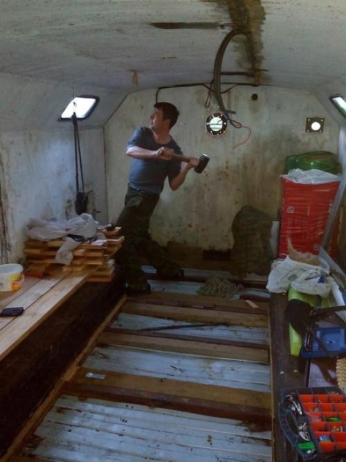 А у нас баня на колёсах: хотим к реке едем, хотим к озеру попариться. 01