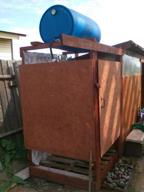 Делюсь своей работой: построила вот такие два летних душа. 02