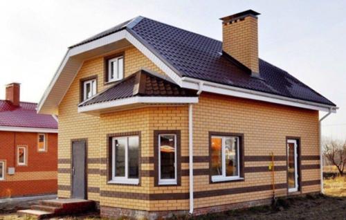 Компактный дом с удобной планировкой.