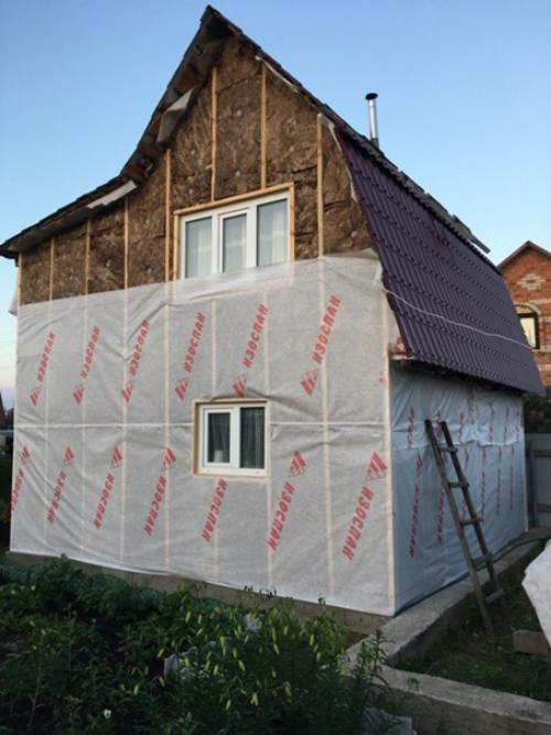 За неделю вдвоём с женой утеплили и облицевали нашу баньку. 03