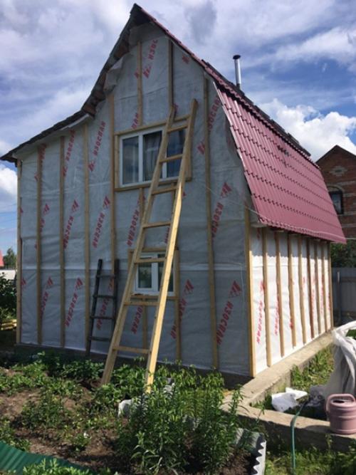 За неделю вдвоём с женой утеплили и облицевали нашу баньку. 01