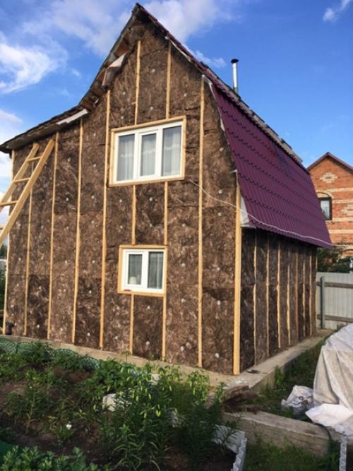 За неделю вдвоём с женой утеплили и облицевали нашу баньку. 02